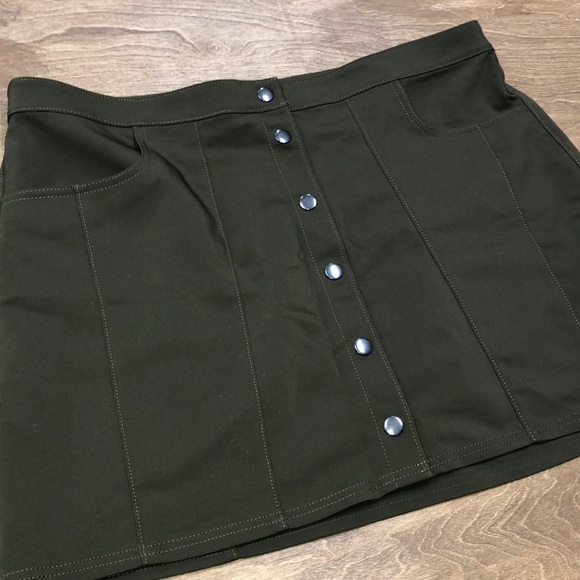 Express size 18 skirt - Picture 3 of 8